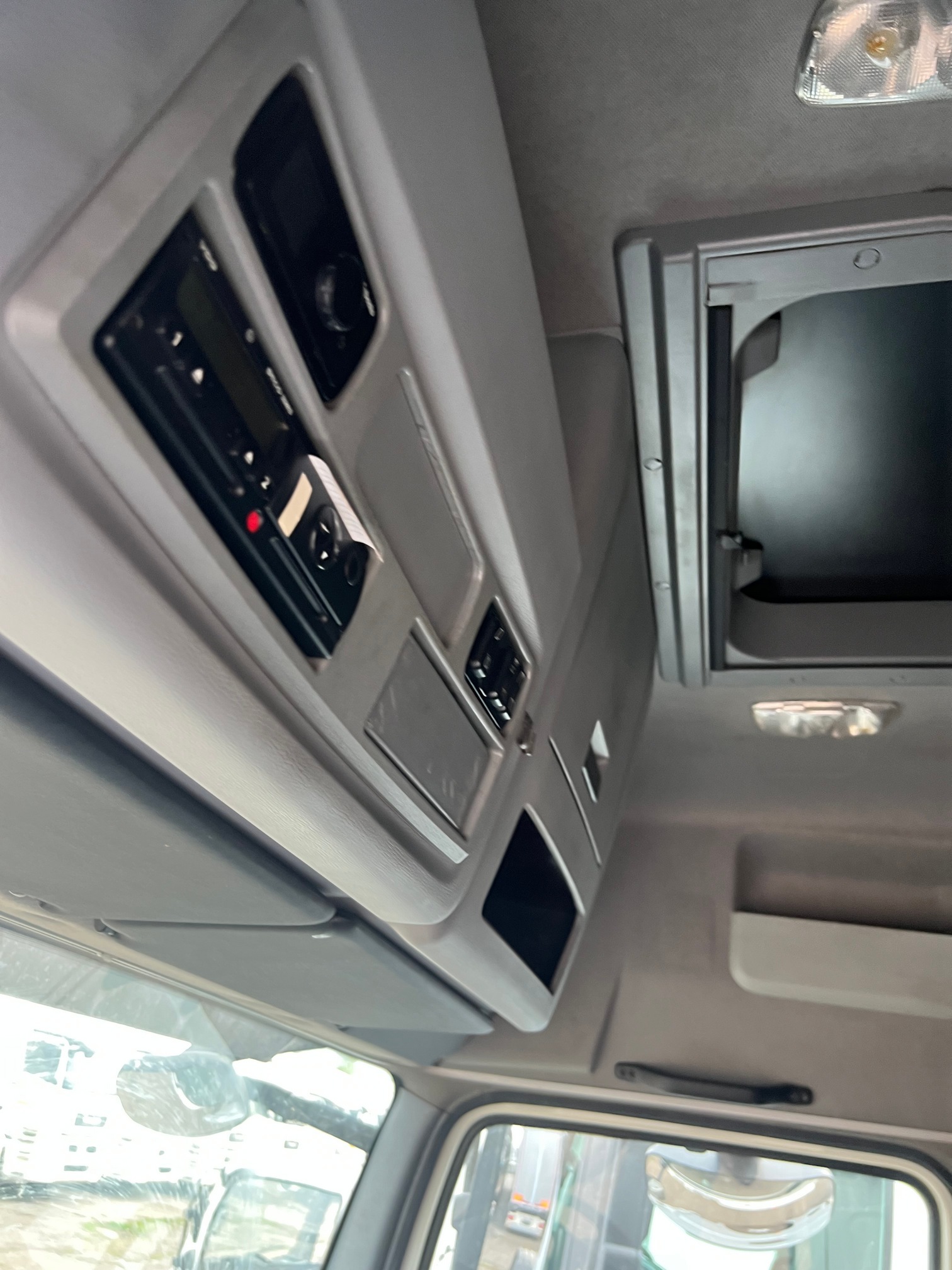 Седельный тягач КАМАЗ 5490-80802-90(5P) (СПГ) 2021 г. - фото 15