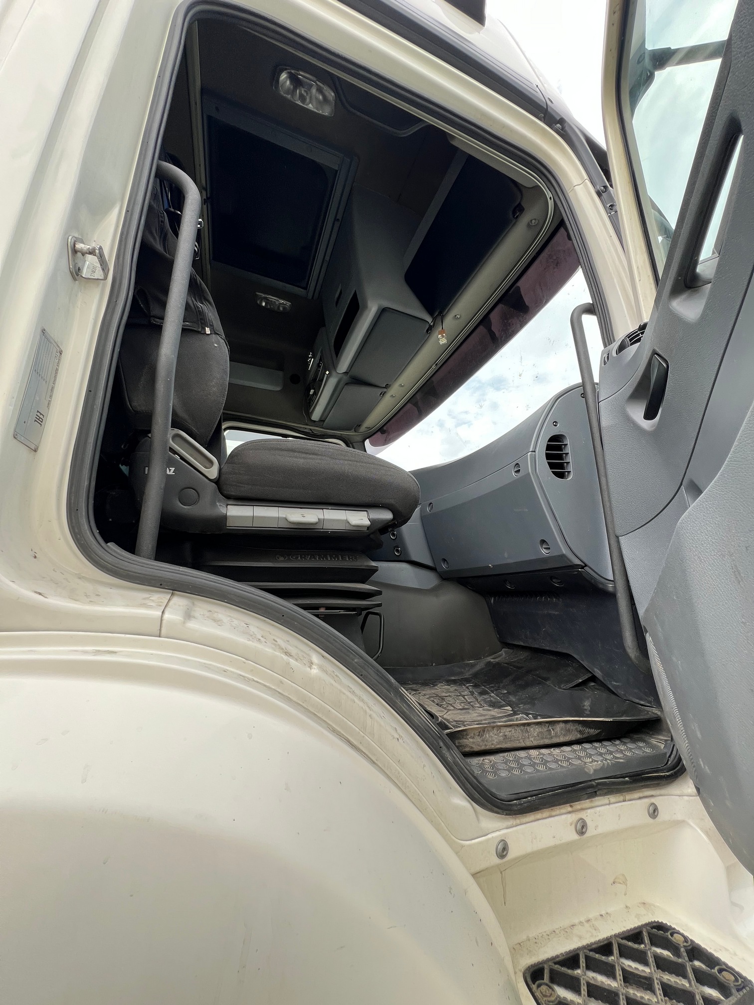 Седельный тягач КАМАЗ 5490-80802-90(5P) (СПГ) 2021 г. - фото 2