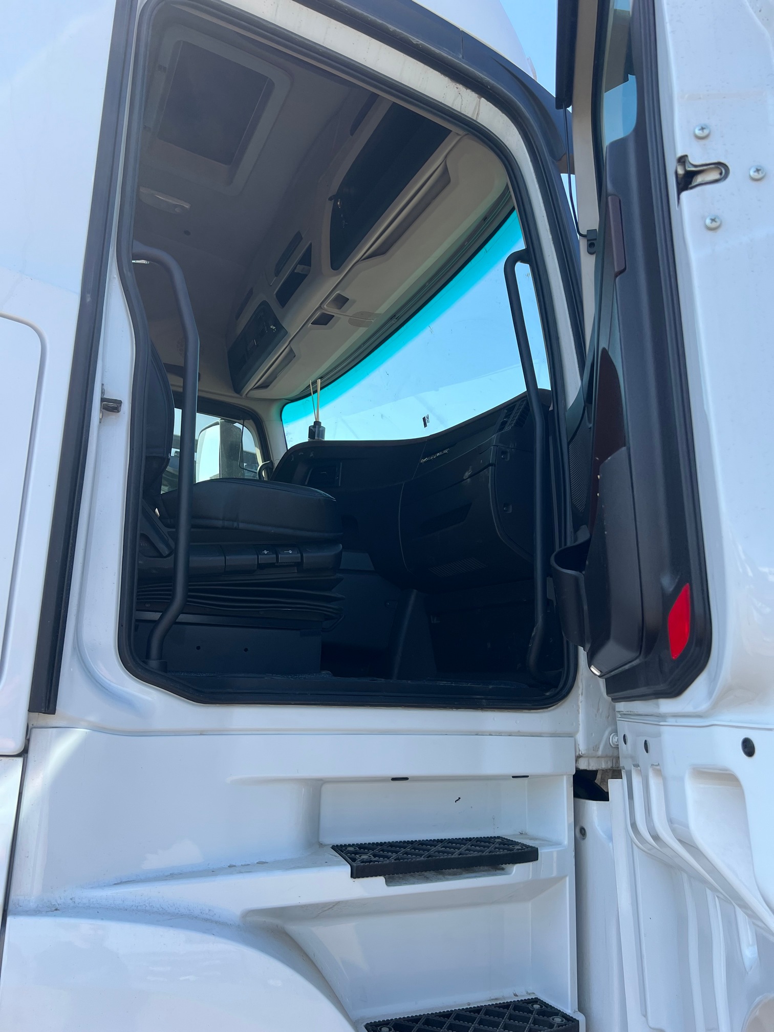 Седельный тягач КАМАЗ 54901-70014-СА 2023 г. - фото 18