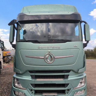 DongFeng DFH 4x2 Седельный тягач